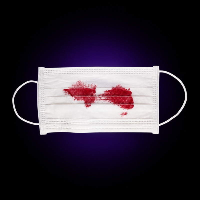 Masque de chirurgien bouche sanglante